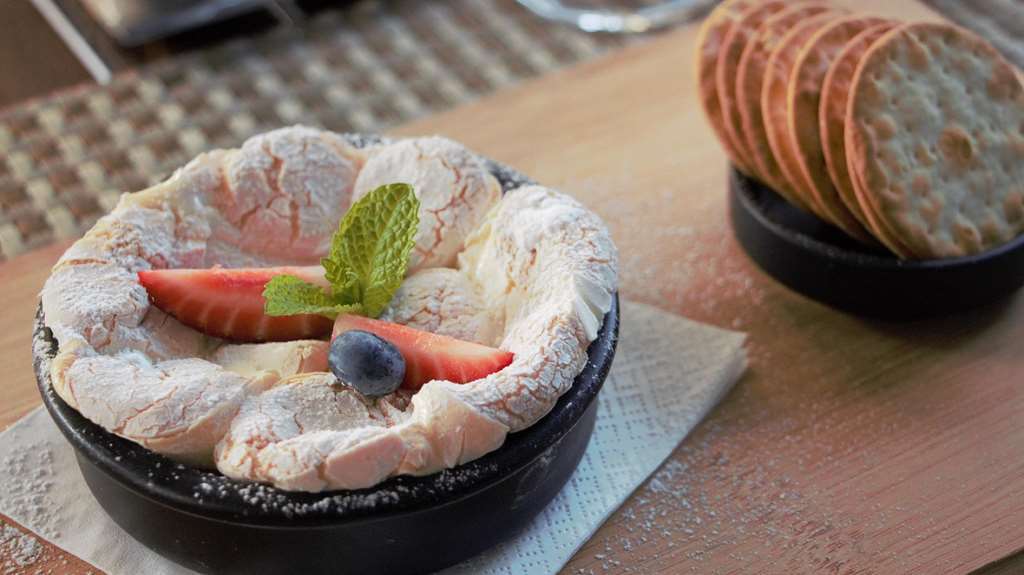 فندق Doubletree By Hilton Esplanade داروين المطعم الصورة