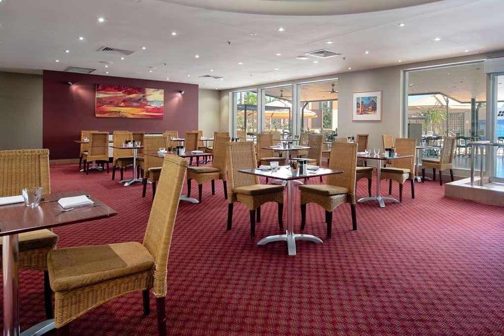 فندق Doubletree By Hilton Esplanade داروين المطعم الصورة